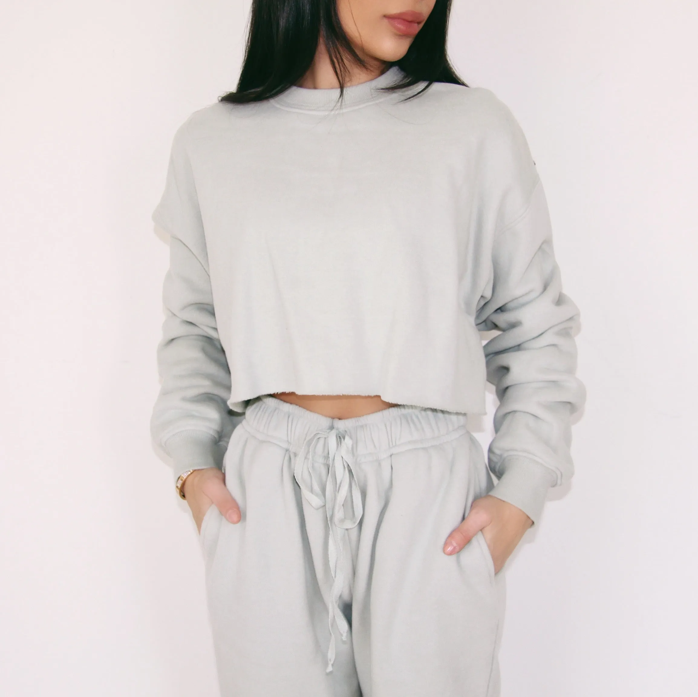 SAGE CROPPED SWEATSHIRT